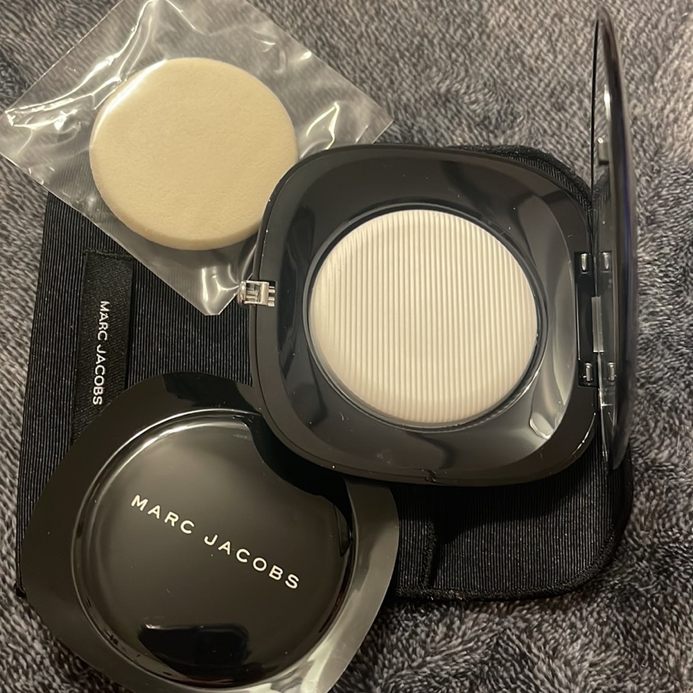 Marc Jacobs 100 Finish Lines Perfection Powder - Picture 2 of 6